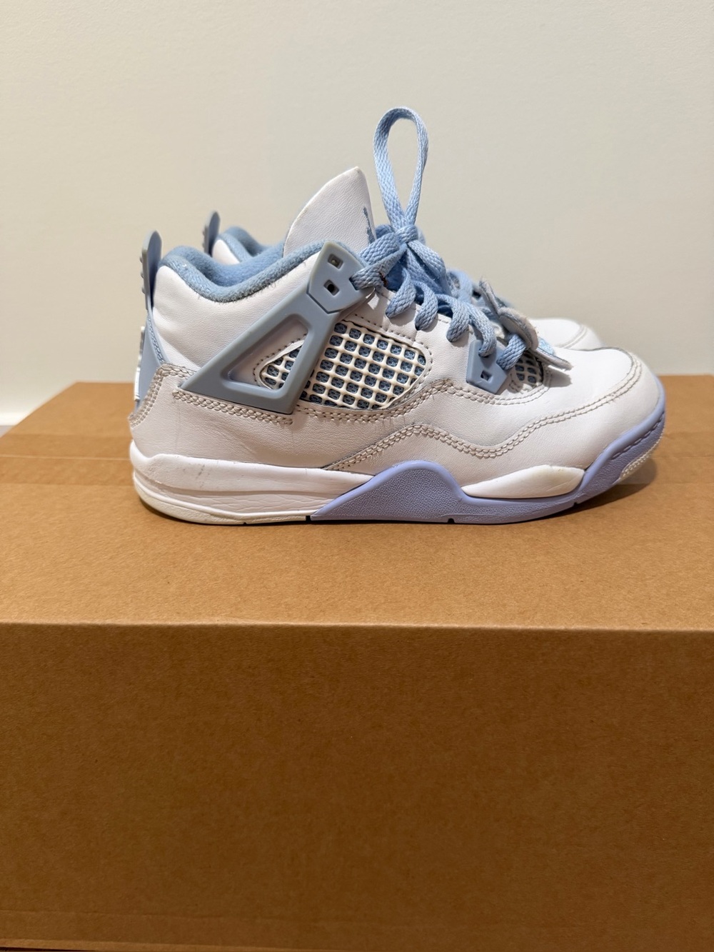 Jordan Kids White and Light Blue Forget Me Not Sneakers Size 1
